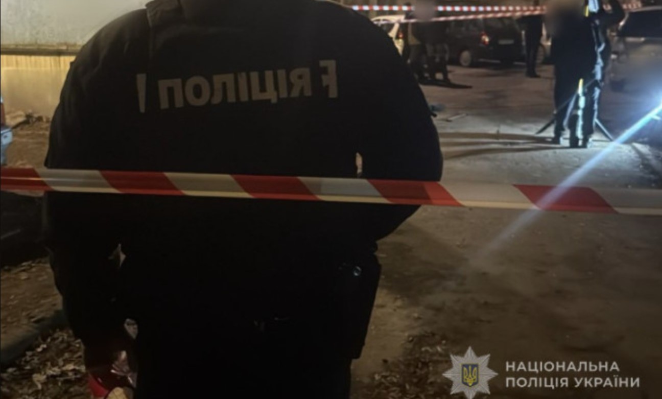 У Василькові п'яний хуліган поранив двох чоловіків із травматичного пістолета У Василькові п'яний хуліган поранив двох чоловіків із травматичного пістолета